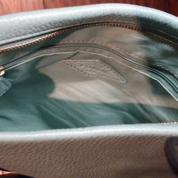 LAST CHANCE! MAKE AN OFFER!!! Fossil Expandable Crossbody Purse - Like New! - Picture 3 of 4